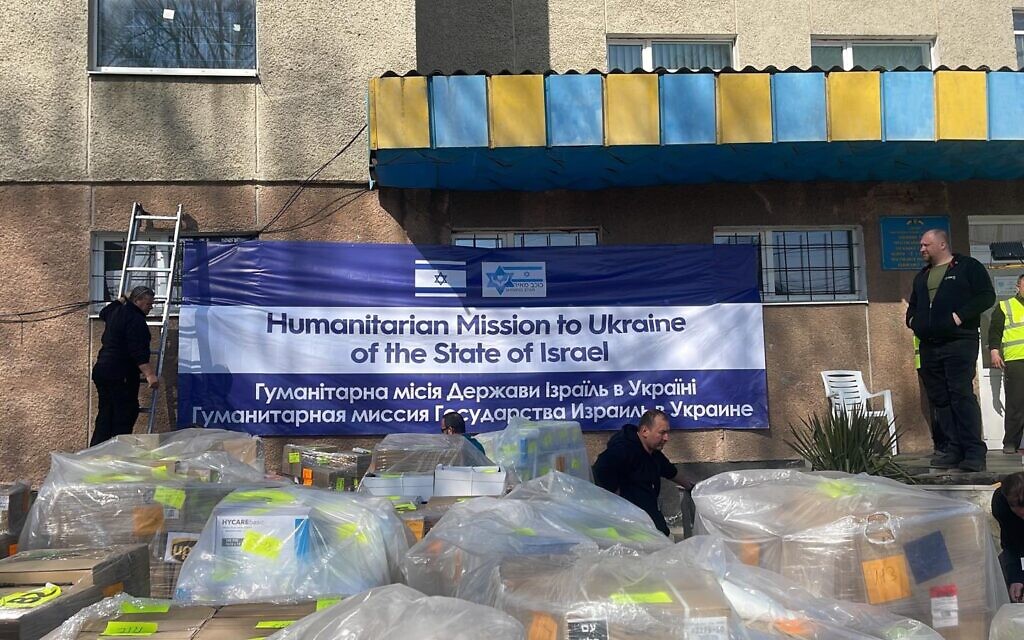 Workers setting up the Israeli-run field hospital in the village of Mostytskah near the Ukrainian-Polish border
