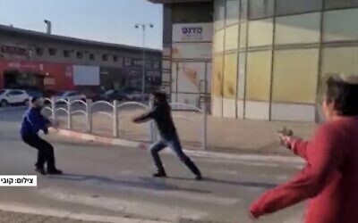 A passer by shoots a terrorist who killed four people in Beersheva on Tuesday, 22 March, 2022 (screengrab/Kobi Sapir/N12