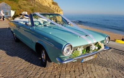 Fancy a vintage American car to take you to your wedding in the sun? Casa de Mondo has one