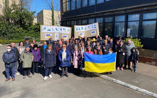 Members of Edgware and Hendon Reform Synagogue taking part in a sponsored walk for Ukraine, 2022 (Jewish News)