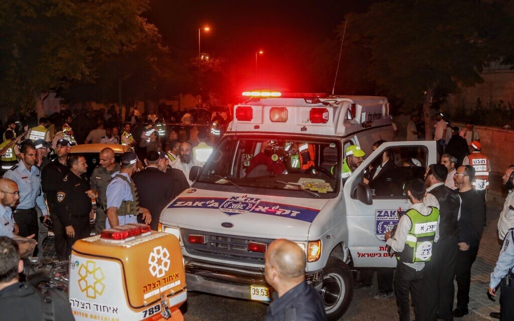 2J73343 (220505) -- ELAD, May 5, 2022 (Xinhua) -- Israeli police and medical workers are seen at the scene of an attack in Elad, Israel, on May 5, 2022. Three people were killed and three others were injured in "a suspect terror attack" in the ultra-Orthodox city of Elad in central Israel on Thursday night, Police Spokesman Eli Levi said in a statement. (Nimrod Glikman/JINI via Xinhua)