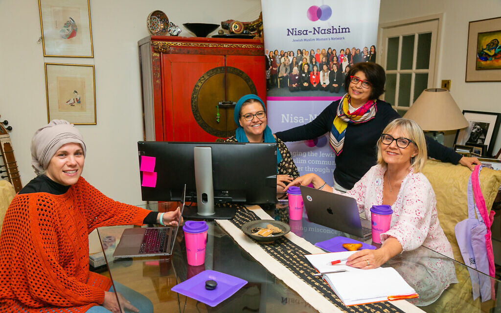 Anna Hussain, Lindy Diamond, Ahmereen Reza and Laura Marks of Nisa-Nashim prepare for conference with homemade samosas. Photo: Yakir Zur