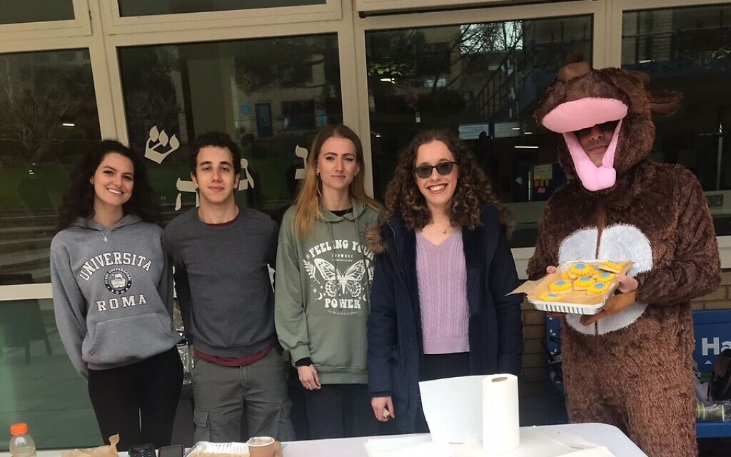 Shaked Yanko, Raphy Aitan, Samantha Buss, Rachel Dutch, Moose/Stag/Reindeer mascot (aka Rabbi Alex Goldberg)
