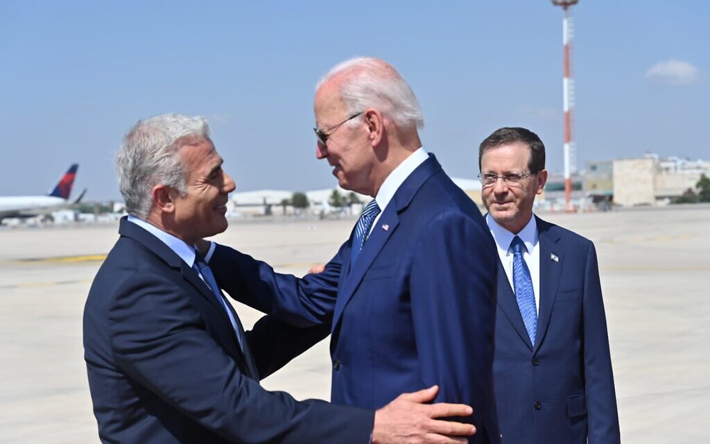 Israeli prime minister Yair Lapid, US president Joe Biden and Israeli president Isaac Herzog on the tarmac of Ben Gurion Airport on Wednesday afternoon (Photo: Kobi Gideon/GPO)