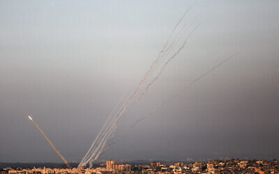Rockets are launched from Gaza towards Israel on Sunday (Photo: Sameh Rahmi/NurPhoto)