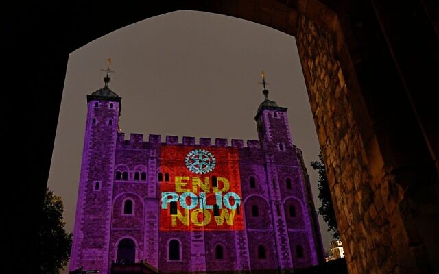 2H2XWJA The Tower of London is lit up purple with the slogan 'End Polio Now' to mark World Polio Day. Picture date: Sunday October 24, 2021.