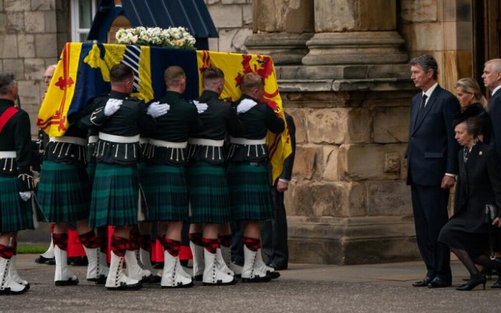 Vice Admiral Timothy Laurence, Britain's Sophie, Countess of Wessex and Britain's Prince Andrew, Duke of York look on as Britain's Princess Anne, Princess Royal curtseys the coffin of Queen Elizabeth II, as it arrives at Holyroodhouse on September 11, 2022 in Edinburgh, United Kingdom.