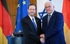 German President Frank-Walter Steinmeier (right) and Isaac Herzog, President of Israel, shake hands at a press conference after their talks on Sunday (Photo: Bernd von Jutrczenka/dpa/Alamy Live News) German President Frank-Walter Steinmeier (right) and Isaac Herzog, President of Israel, shake hands at a press conference after their talks on Sunday (Photo: Bernd von Jutrczenka/dpa/Alamy Live News)