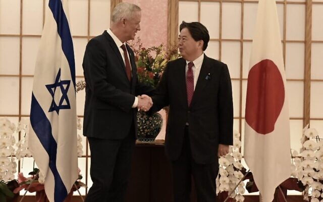 Israeli defence minister Benny Gantz was in Tokyo this week to sign the deal with the Japanese government (Photo: Ariel Hermoni (IMOD))