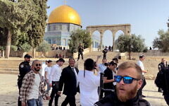 Israeli far right lawmaker Itamar Ben Gvir visits the Temple Mount in Jerusalem's Old City May 29, 2022 REUTERS/Sinan Abu Mayzer