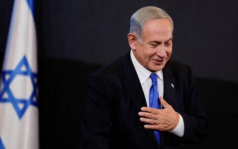Likud party leader Benjamin Netanyahu gestures to his supporters during Israel's general election in Jerusalem, November 2, 2022. REUTERS/Ammar Awad