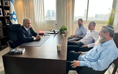 Benjamin Netanyahu (left) holding coalition talks with Avi Moaz (right), leader of the ultra-nationalist and anti-LGBTQ Noam party, Tel Aviv, November 8, 2022. Courtesy: Twitter
