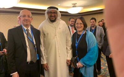 Amanda and Michael thanking H.E. Sheikh Mahfoudh Bin Bayyah, Secretary General of the Abu Dhabi Forum for Peace, for hosting the event.