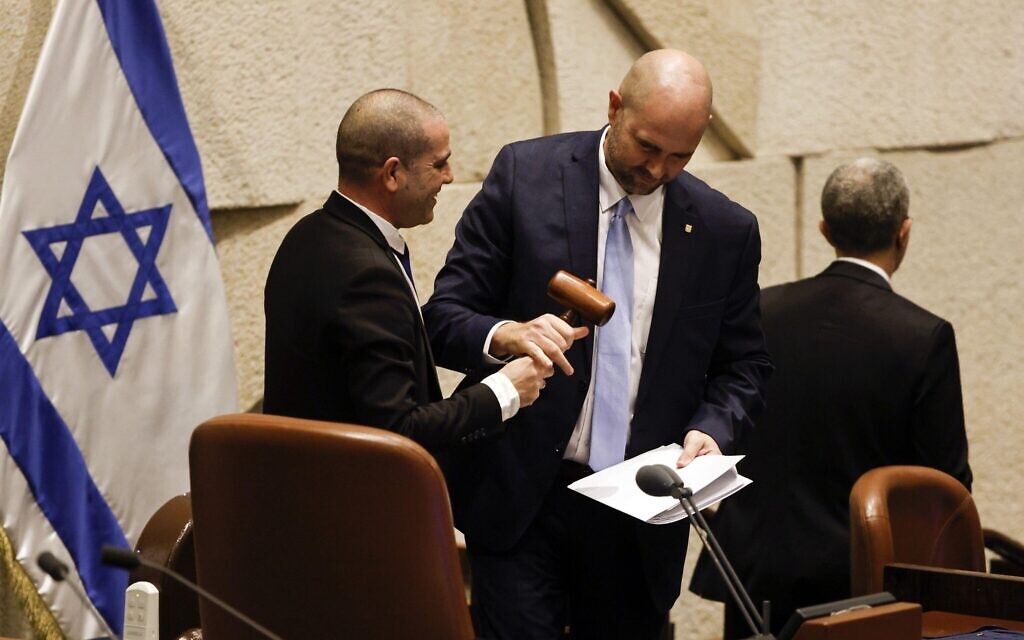 2M5J61A Jerusalem, Israel. 29th Dec, 2022. The new speaker of the Knesset, Amir Ohana, receives his gavel as Israel's new right-wing government is sworn in at a special session of the Knesset in Jerusalem on Thursday, December 29, 2022. Netanyahu became the Prime Minister of Israel for the third time. Pool Photo by Amir Cohen/ Credit: UPI/Alamy Live News