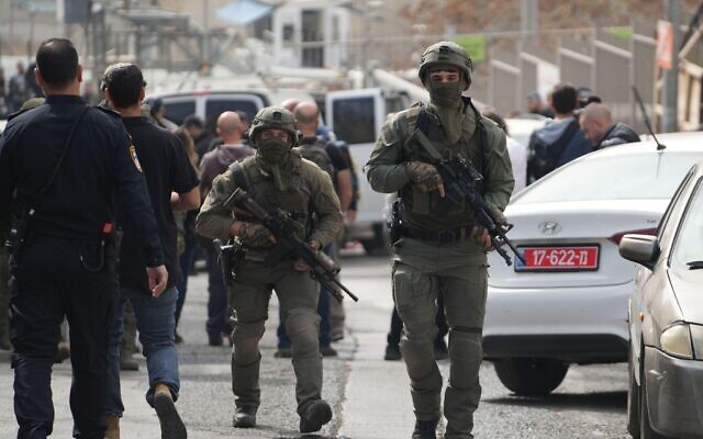 Jerusalem, Israel. 27th Jan, 2023. Police take security measurements around the shooting area after two Israeli settlers were injured in a new shooting attack in Jerusalem. (Credit Image: © Saeed Qaq/SOPA Images via ZUMA Press Wire) EDITORIAL USAGE ONLY! Not for Commercial USAGE!
