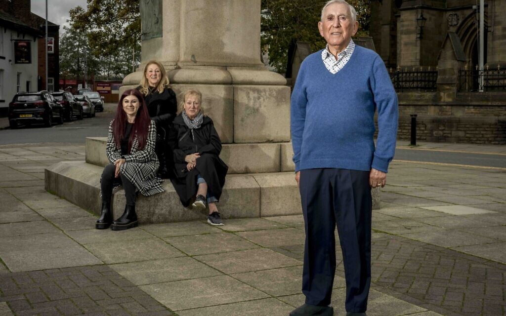Ike Alterman with his daughters and granddaughters in Peel Square, Manchester