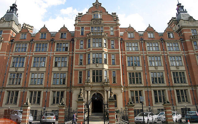 32 Lincoln's Inn Fields houses the Department of Economics and the International Growth Centre at LSE; Wikipedia