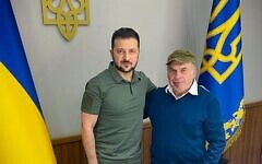 Natan Sharansky, the Genesis Prize co-founder and board member, visits with Ukrainian president Volodymyr Zelesnky in Kyiv in October 2022. (Courtesy Genesis Prize Foundation)