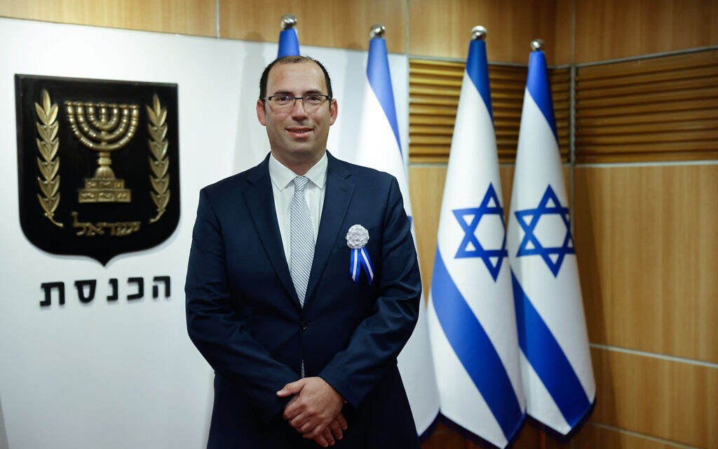 MK Simcha Dan Rothman arrives to the Israeli parliament, for the opening session of the Knesset, the Israeli parliament in Jerusalem on November 15, 2022. Photo by Olivier Fitoussi/Flash90 *** Local Caption *** פתיחה
כנסת
הכנות
פתיחת
מושב
הכנסת
בחירות
מליאה
שמחה רוטמן