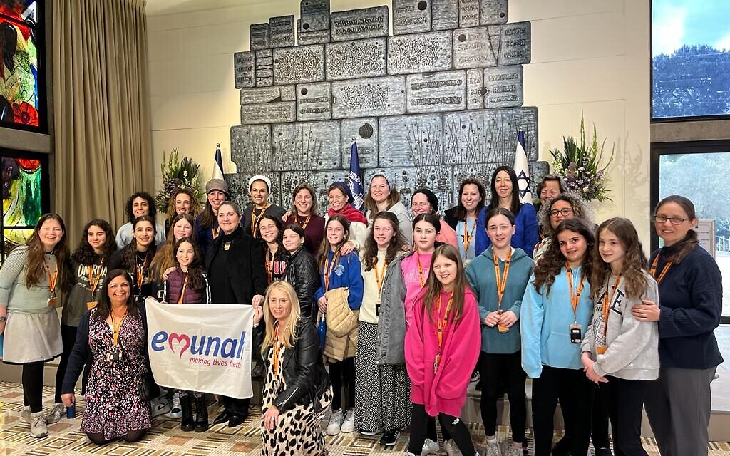 Emunah-group-at-Presidents-House-with-First-Lady. Pic: British Emunah