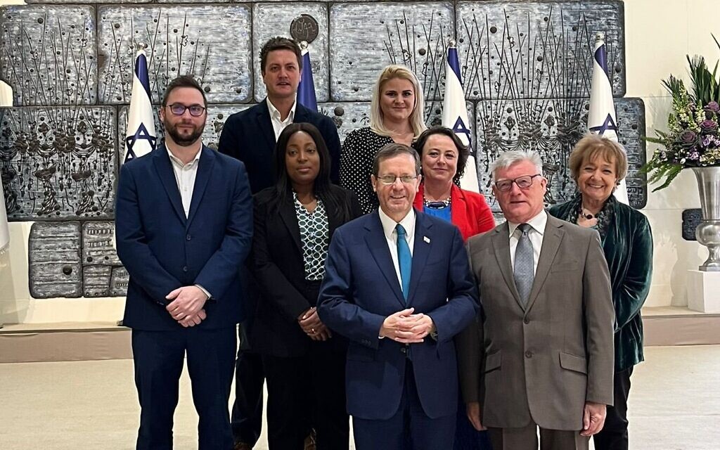 LFI delegates met with Israeli president @Isaac_Herzog at the President’s House in Jerusalem, including passing on a signed gift from Labour leader 
@Keir_Starmer; Pic: Catherine McKinnell/LFI Twitter
.