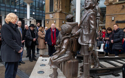 Paying respects-to-Kinder-at-Kindertransport-monument-on-Liverpool-Street-Station