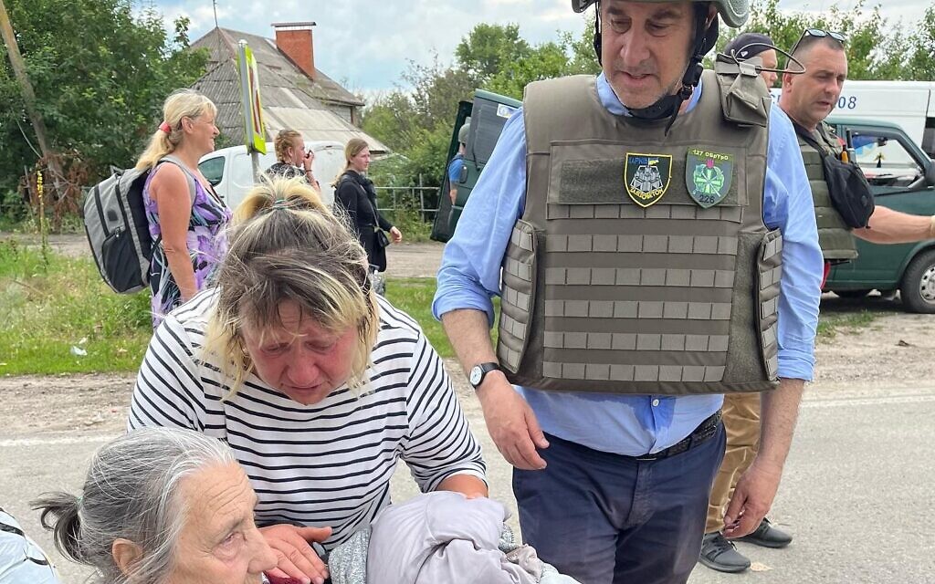 A mom and daughter evacuated from Russian controlled area near Pechenihy. This was part of a huge operation where Brooks Newmark helped evacuate 1090 women and children in one day. Credit: Brooks Newmark.