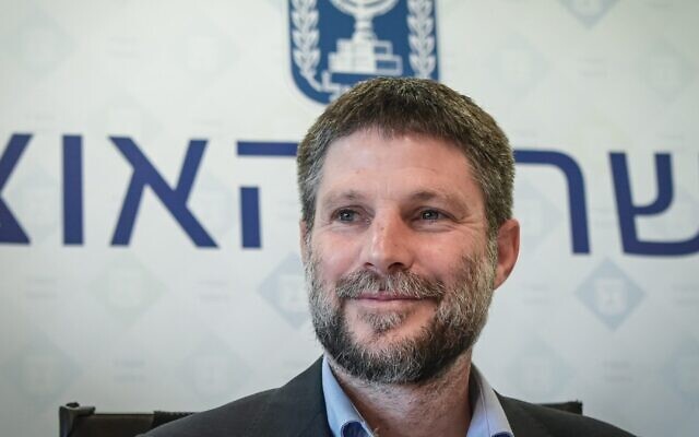 Minister of Finance Bezalel Smotrich and and Arnon Ben Dor, Chairman of the Histadrut hold a joint press conference in Tel Aviv, March 2, 2023. (Avshalom Sassoni/Flash90)