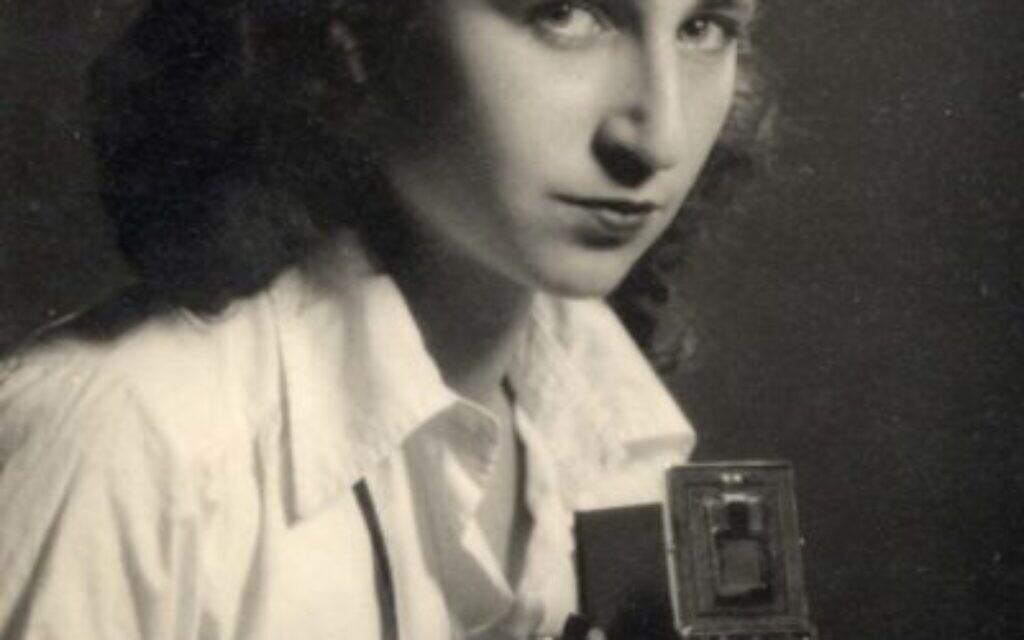Dorothy Bohm, Self-Portrait, 1942, age 18. © Dorothy Bohm Archive