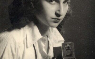 Dorothy Bohm, Self-Portrait, 1942, age 18. © Dorothy Bohm Archive