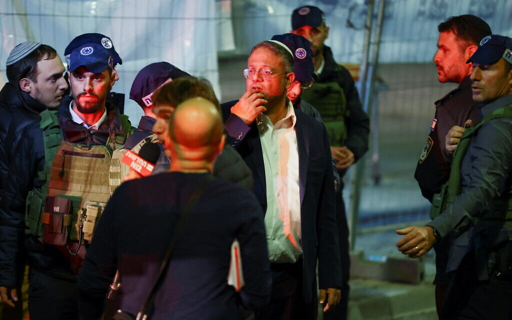 Israel's Minister of National Security Itamar Ben-Gvir speaks with Israeli forces near the scene of a shooting attack in Neve Yaacov which lies on occupied land that Israel annexed to Jerusalem after the 1967 Middle East war January 27, 2023. REUTERS/Ronen Zvulun