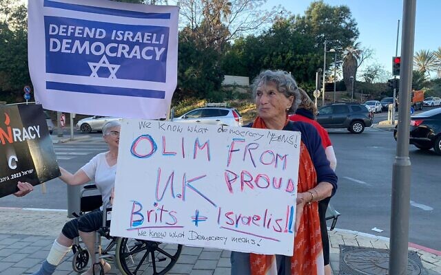 Zelda Harris, originally from the East End of London, protesting outside the embassy in Tel Aviv.