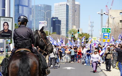 Israeli police woman on a horse in Tel Aviv. Credit: Jotam Confino.