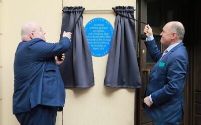 Wolfgang-Sobotka-and-Lord-Eric-Pickles-at-AJR-plaque-unveiling-British-Embassy-Vienna. Pic: AJR