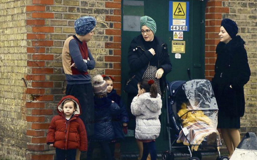 Hasidic mothers in Stamford Hill, @hasidim_in_stamford_hill Instagram