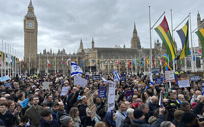 Huge turn-out for Defend Israeli Democracy protest in Parliament Square