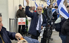 Masort Rabbi Jonathan Wittenberg joined Friday's anti-Netanyahu protest Masort Rabbi Jonathan Wittenberg joined Friday's anti-Netanyahu protest