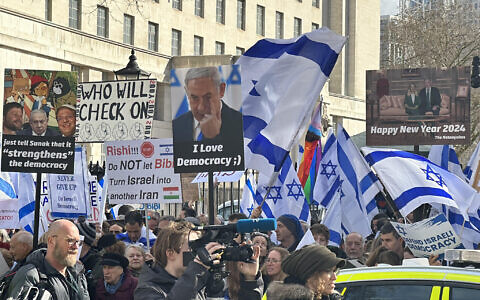 Protestors make their feelings known at Netanyahu coalition at protest outside Downing Street