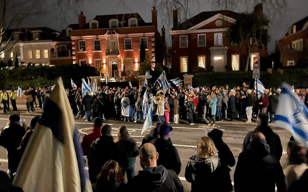 Protests outside Tzipi Hotovely's North London residence
