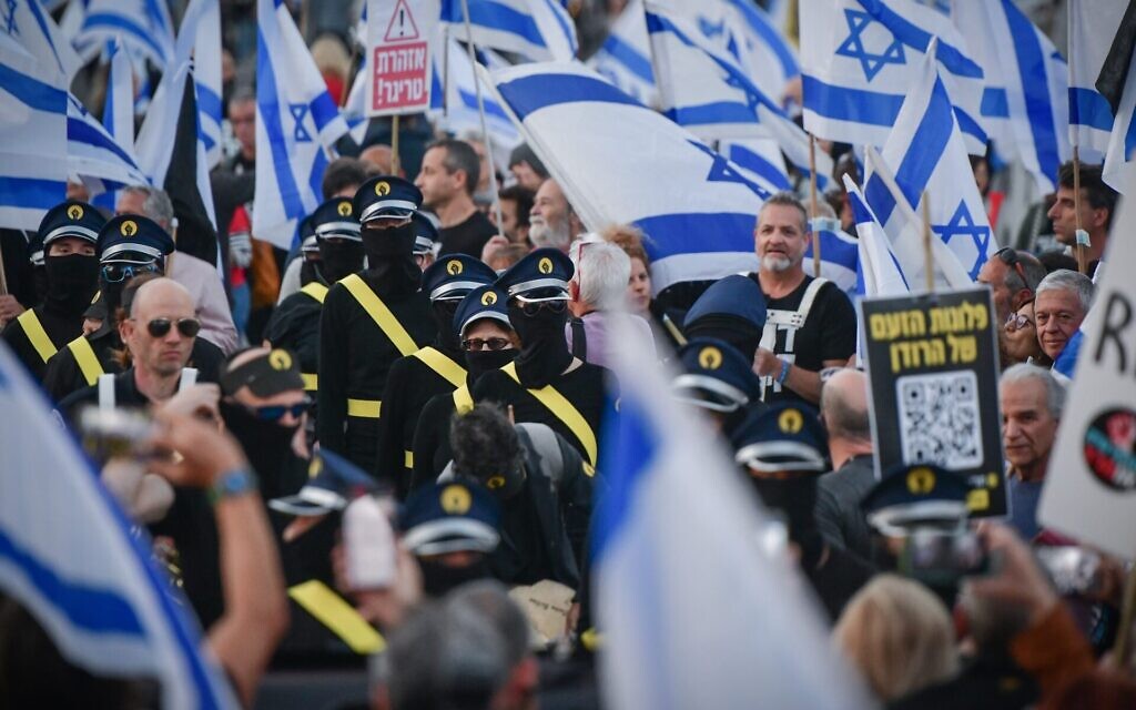 Thousands of Israelis protest against the planned judicial overhaul, at the Azrieli junction in Tel Aviv, on April 15, 2023. (Avshalom Sassoni/Flash90)