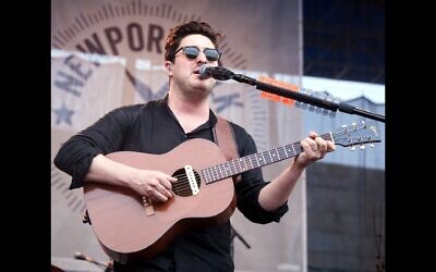 Marcus Mumford will perform in a pre-recorded video for the joint Israeli-Palestinian Yom Hazikaron memorial ceremony in Tel Aviv on April 24. (Wikimedia Commons)
