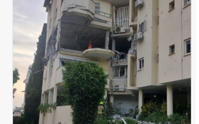 Apartment block in Rehovot following missile strike (Twitter)