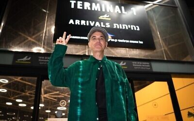 British pop star Robbie Williams arriving in Israel May 29, 2023 for his June 1 performance in Tel Aviv's Yarkon Park (Courtesy: PR)