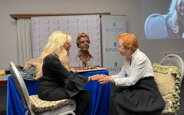 Frances Segelman creates live bust sculpture of Holocaust survivor Eve Kugler, June 2023