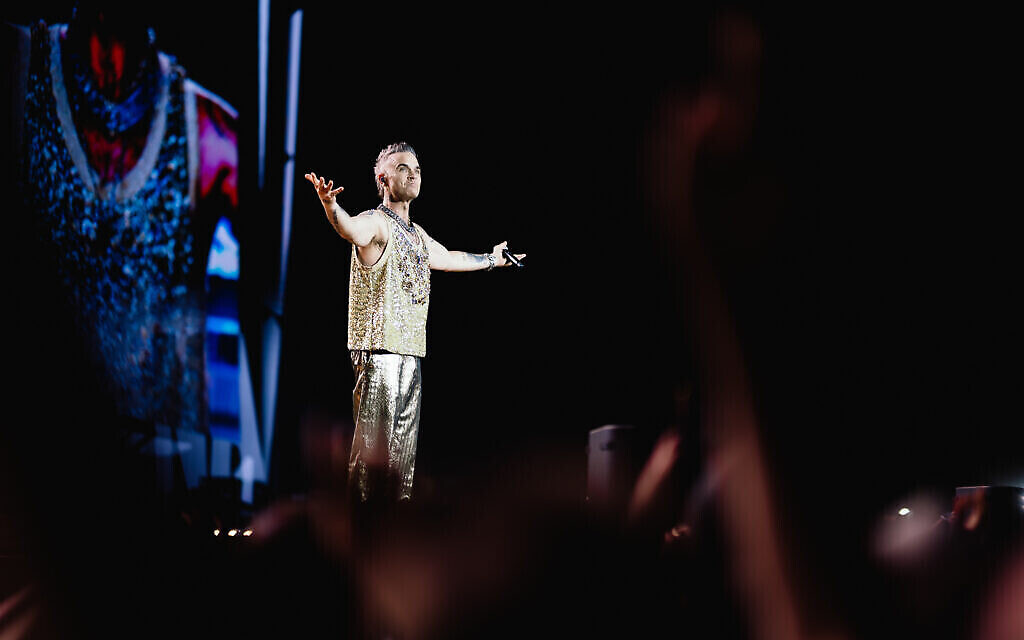 UK pop star Robbie Williams performs at Yarkon Park in Tel Aviv, June 1, 2023. (Courtesy Guy Sidi)