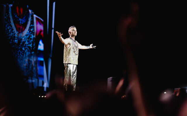 UK pop star Robbie Williams performs at Yarkon Park in Tel Aviv, June 1, 2023. (Courtesy Guy Sidi)