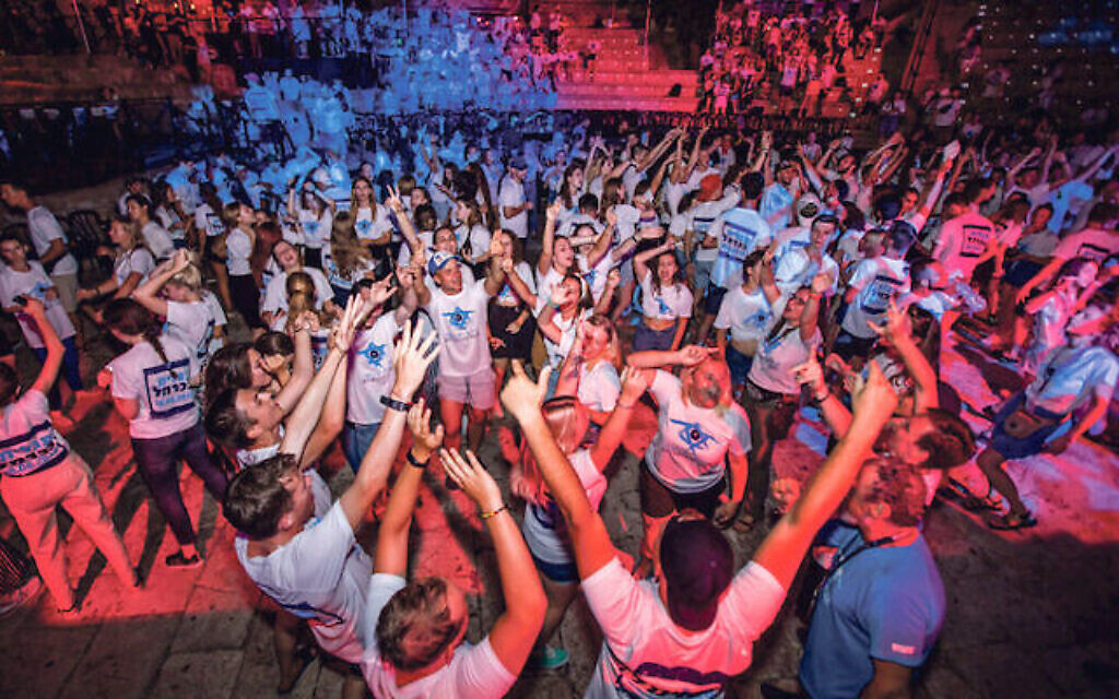 Visitors to Israel on a Birthright Trip