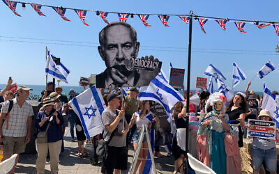 Demonstration outside Brighton courtroom at Netanyahu corruption trial