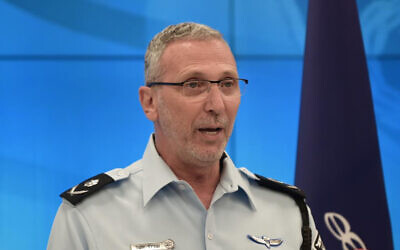 Tel Aviv police commander Ami Eshed announces that he is stepping down from his position in a statement to Israeli press on July 5, 2023.
(photo credit: AVSHALOM SASSONI/MAARIV)