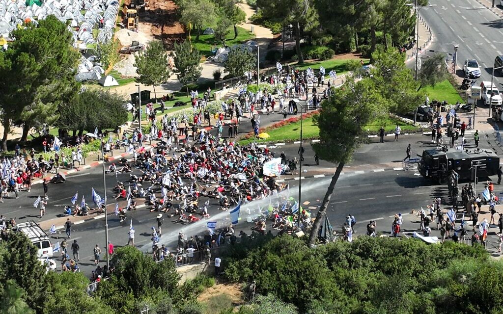 Israeli police using water cannons against protestors blocking roads to Knesset, July 24 2023.